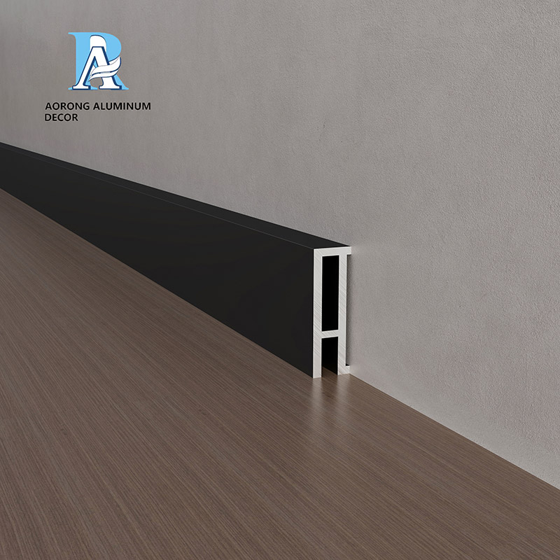 Skirting (LED) CCE815
